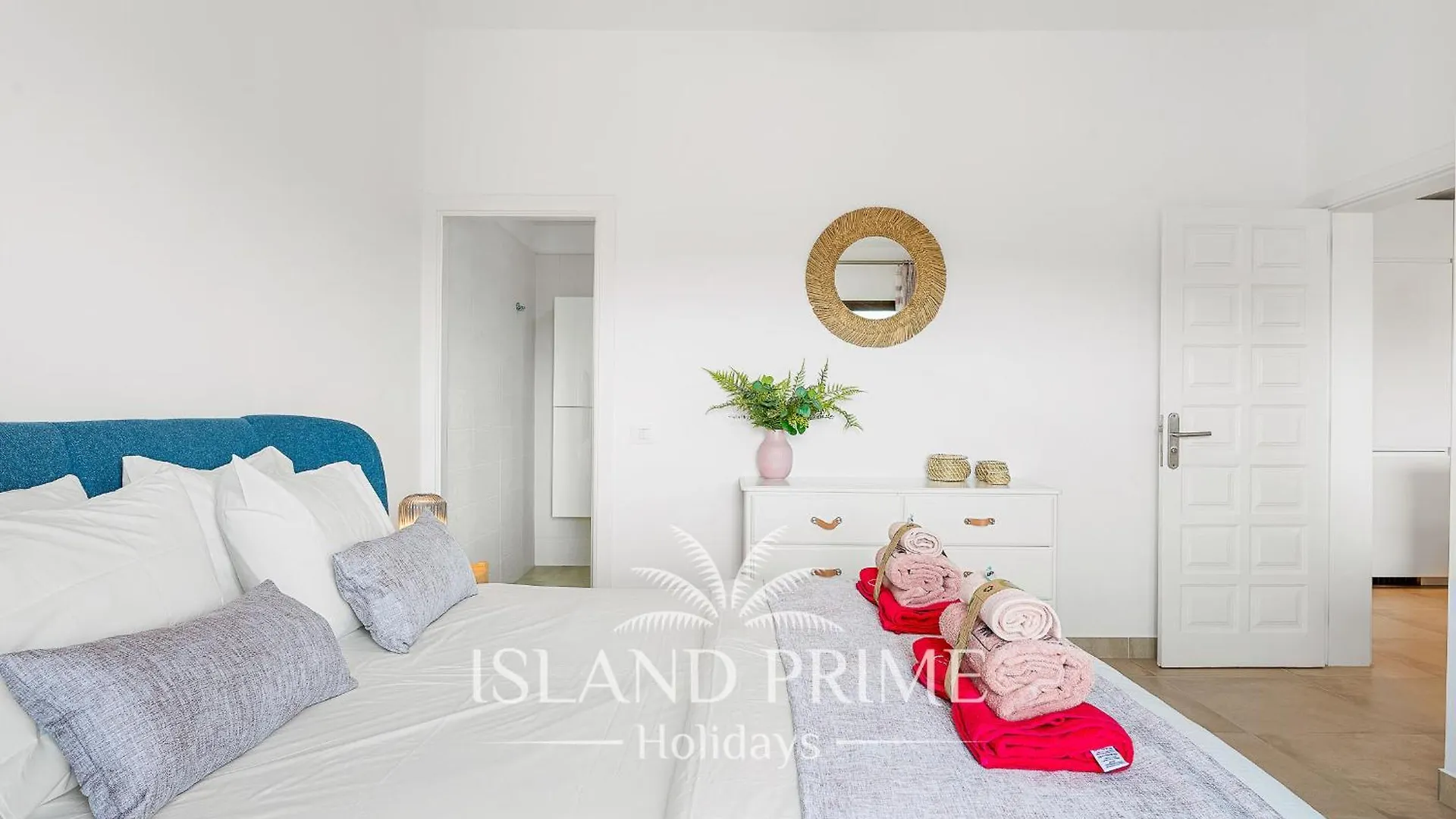 Stunning Ocean Views Holiday With Heated Pool In Amarilla Golf Apartment San Miguel de Abona Spain