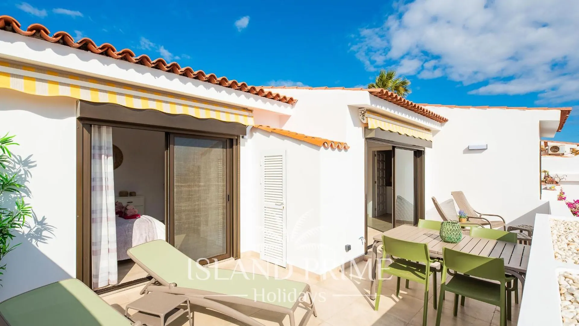 Stunning Ocean Views Holiday With Heated Pool In Amarilla Golf Apartment San Miguel de Abona